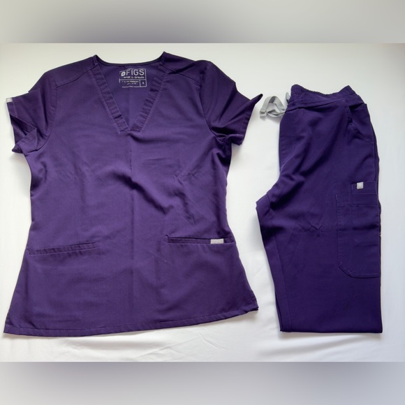 Scrubs - Picture 2 of 2